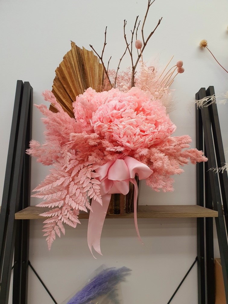 Dried & Preserved Flower Arrangements Golden Touch Flowers